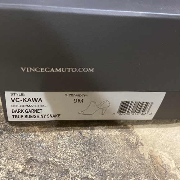 Vince Camuto genuine suede peep toe heels size 9 - Picture 5 of 5